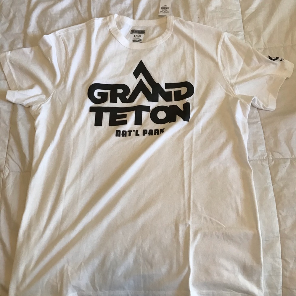 New L American Eagle shirt with tags and packaging